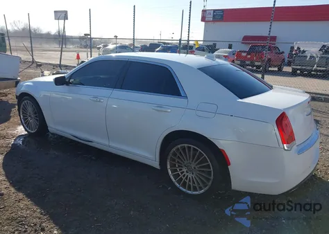 2015 Chrysler 300 Limited z USA, uszkodzony, nr VIN 2C3CCAAG0FH786770